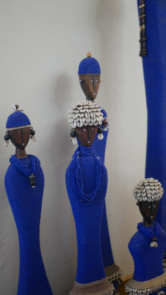 Figurines blue pearls